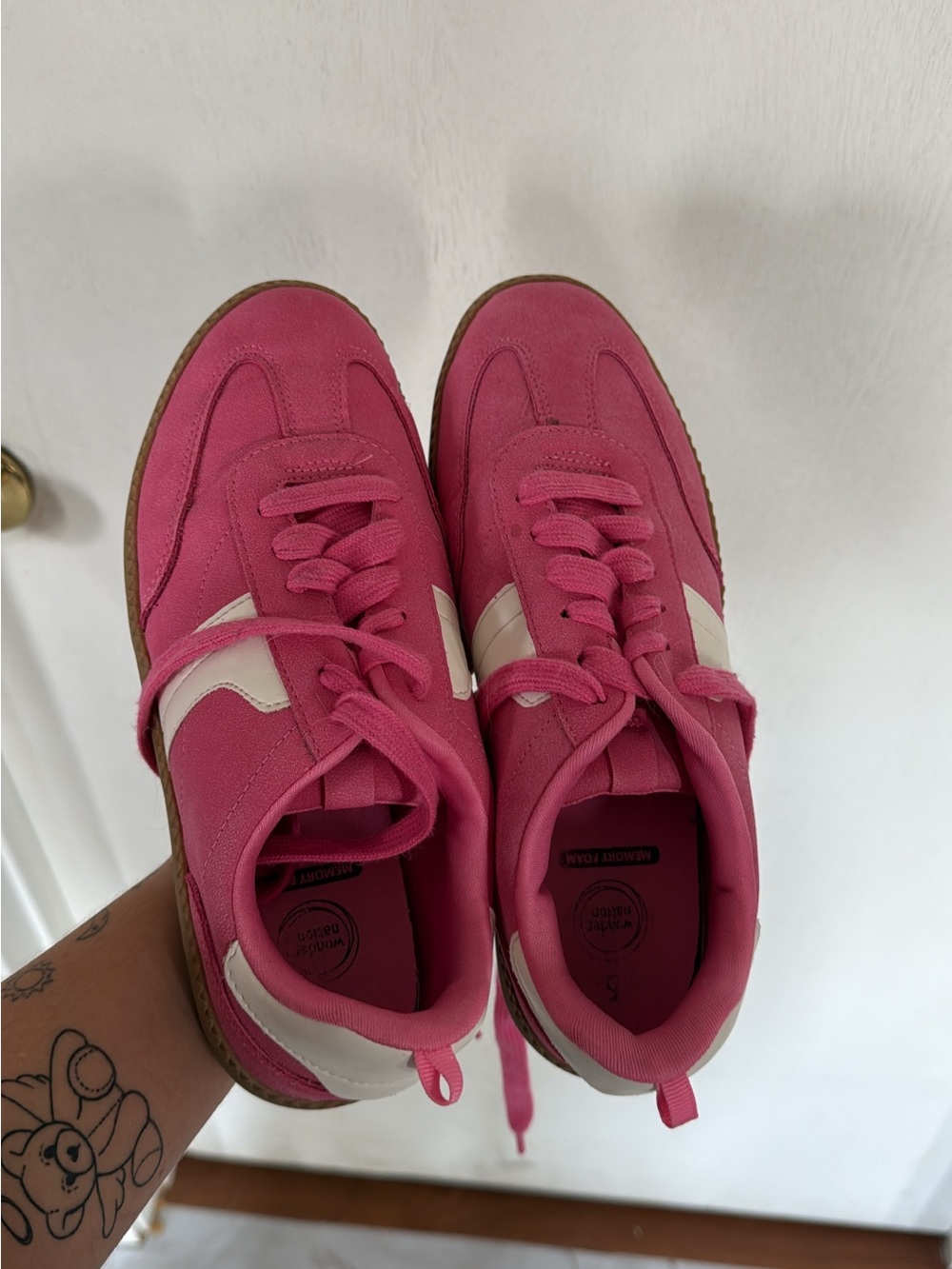Kids sneakers